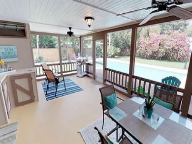 Charming Vacation Home on Bradenton. Call Today.